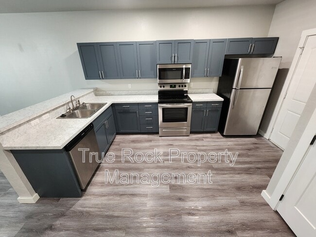 Building Photo - 416 E 13th St