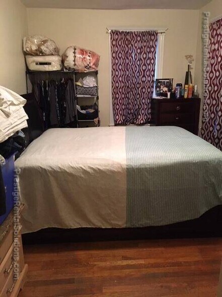 Building Photo - 1140 River St