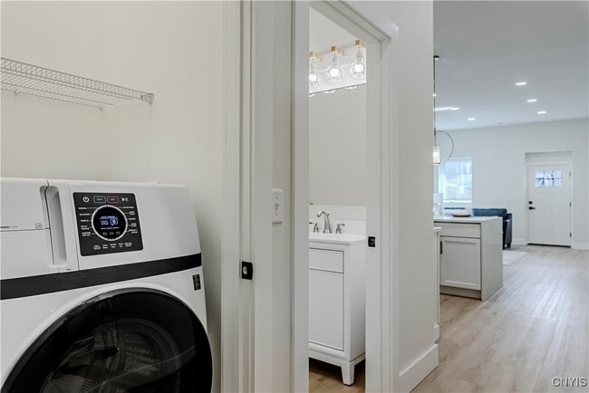 Building Photo - 1104 Main St