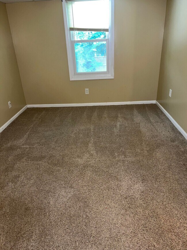 Bedroom - 1025 Peace Dr NW