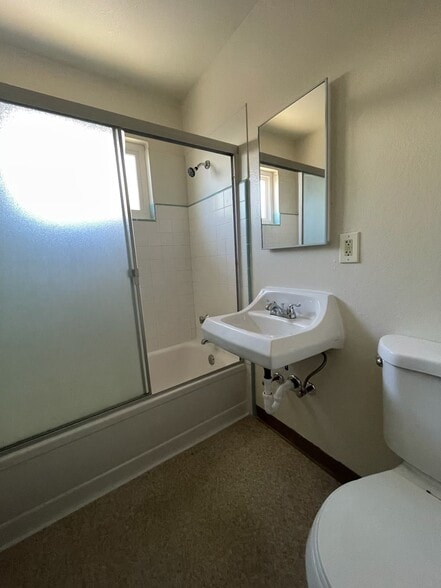 Building Photo - 2253 2nd Ave