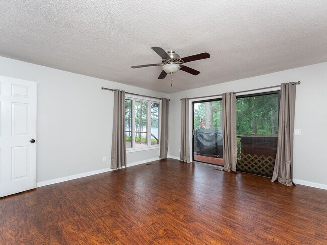 Building Photo - Waterfront Home in Carolina Lakes!