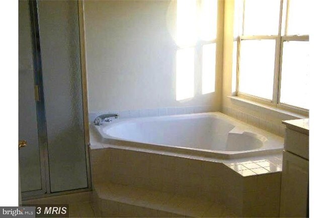 Building Photo - 21505 Trowbridge Square