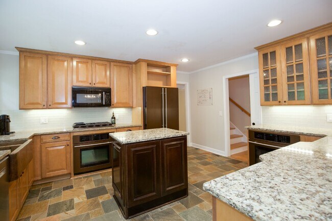 Building Photo - Stunning home in Weymouth Woods Southern P...