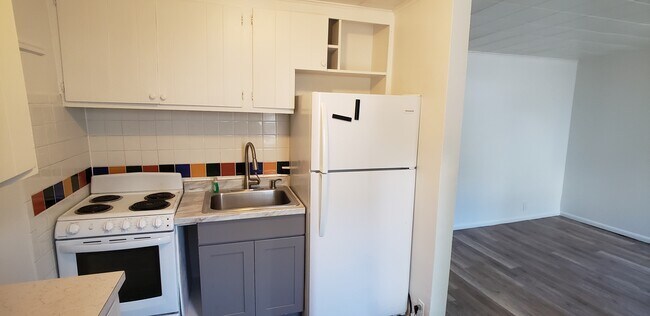 Building Photo - 9832-9813 13th Ave SW