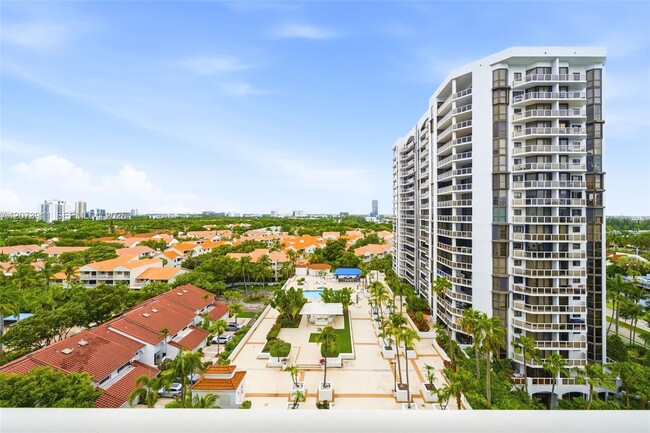 Building Photo - 3610 Yacht Club Dr