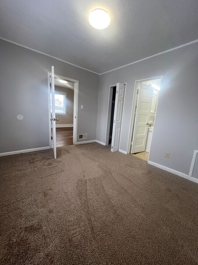 Building Photo - 1257 E Fremont St