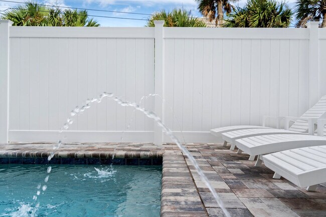 Building Photo - 14300 Front Beach Rd