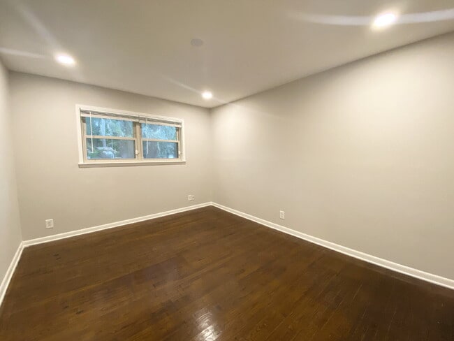 Building Photo - Single-family home on Hilton Head Island with NO HOA!