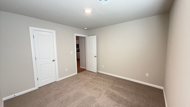 Building Photo - Start your year off right in this beautiful 4bed/2bath new construction home!