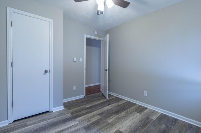 Building Photo - 1655 W Amos Dr