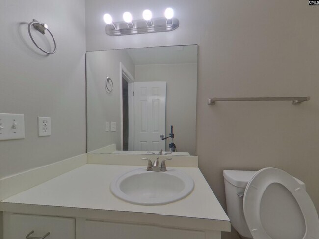 Building Photo - 516 Kenton Dr