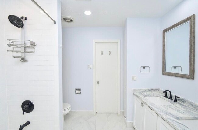 Building Photo - 615 Kipling St