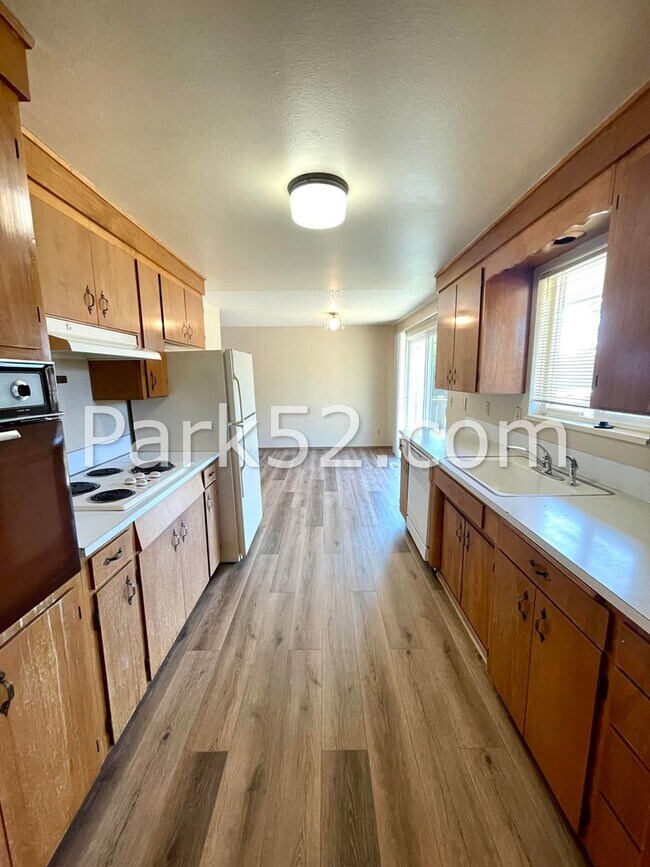 Building Photo - 1402-1404 N Orchard St