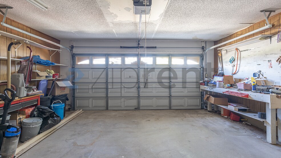 Building Photo - Unit