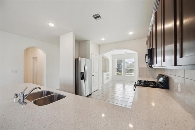Building Photo - 2602 Ocean Key Dr