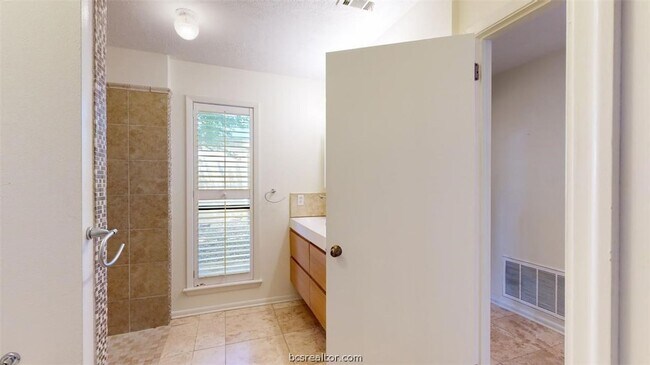 Building Photo - 3004 Gleneagles Ct