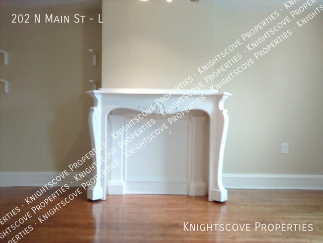 Building Photo - 2nd Floor Waterview...Very charming, new k...