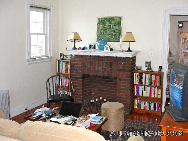 Primary Photo - 15 Glenville Ave
