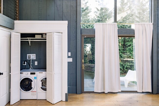 Building Photo - 24 Morningside Dr S