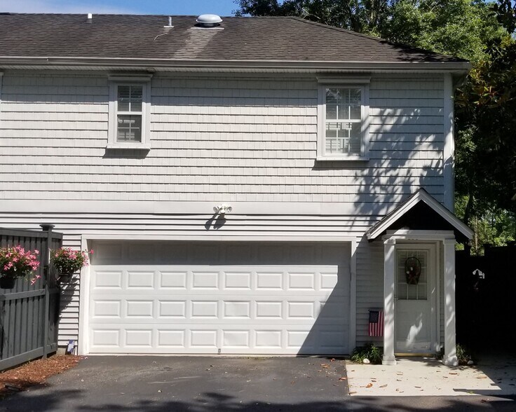Building Photo - 395 Whisper Park Dr