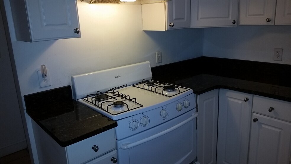 Building Photo - 60 Egmont St