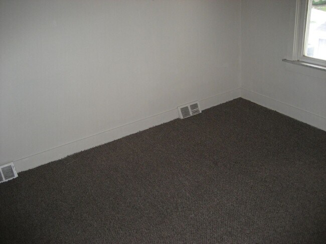 Building Photo - 3 Bedroom Home in Beechview - 1.5 Bath.