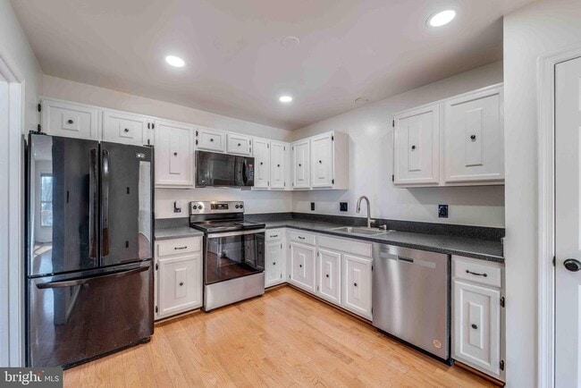 Building Photo - 7713 Bristol Square Ct