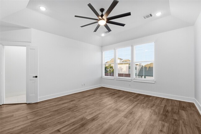 Building Photo - 1243 W 23rd St