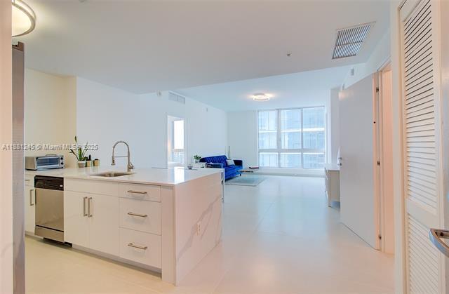 Building Photo - 300 S Biscayne Blvd