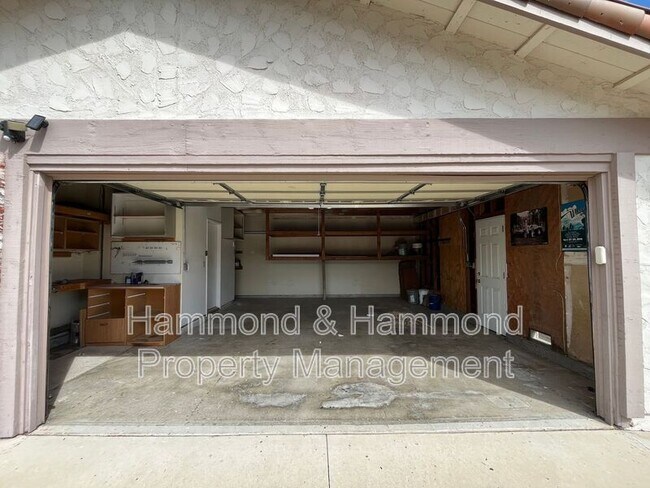 Building Photo - 489 Knollwood Dr