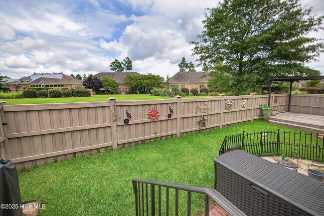 Building Photo - 3253 Gardenwood Dr