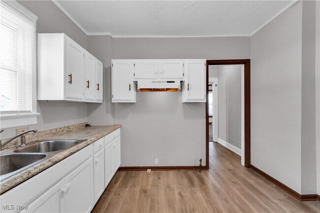 Building Photo - 788 E 156th St