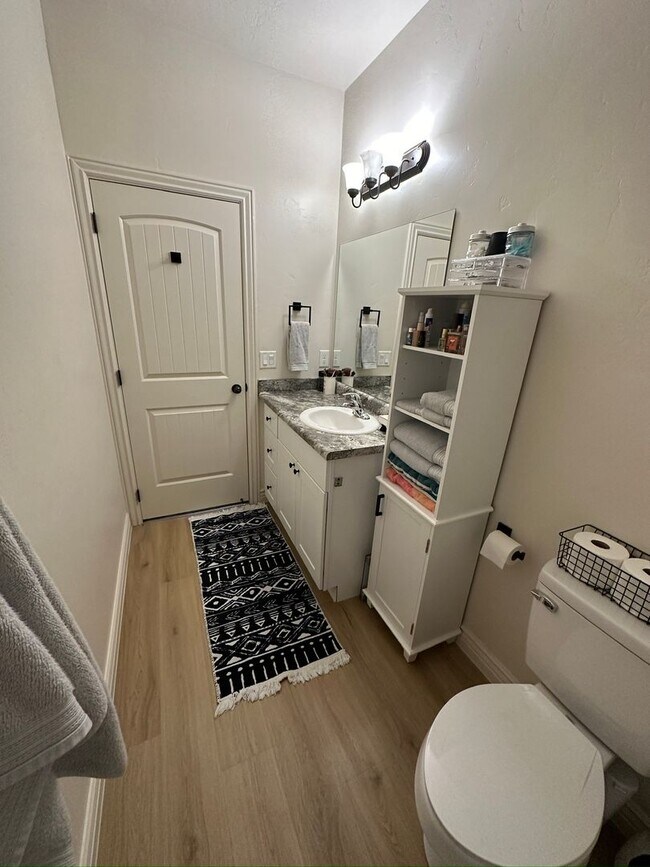 Building Photo - 896 S 110 W