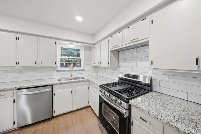 Building Photo - 5002 Cedar Creek Dr