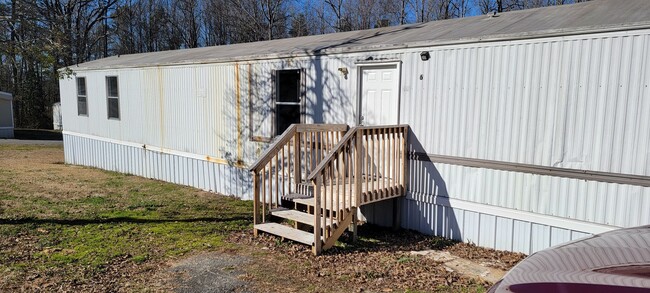 Building Photo - 2/2 in Ellenboro, NC