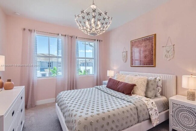 Building Photo - 117 SW 170th Ave