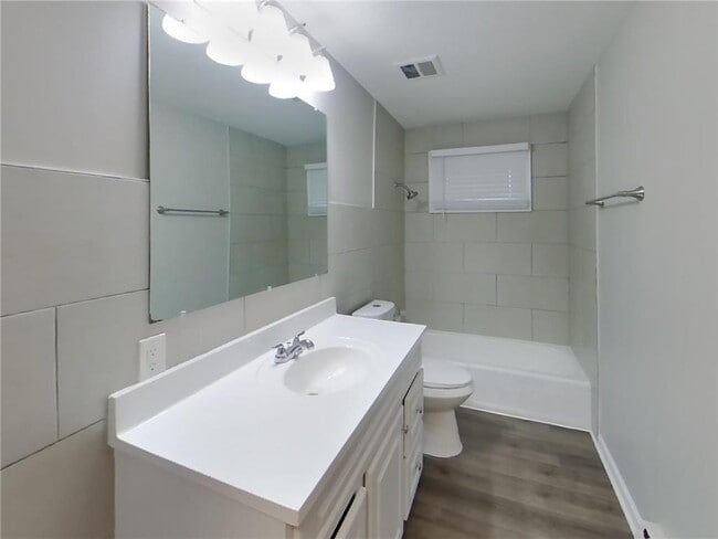 Building Photo - 1397 Pinewood Dr