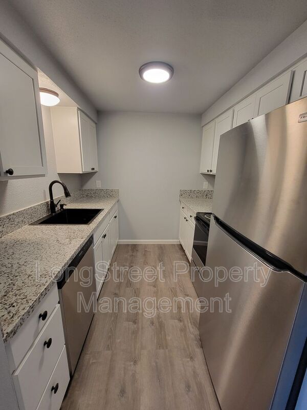 Building Photo - 3286 NE Lancaster St