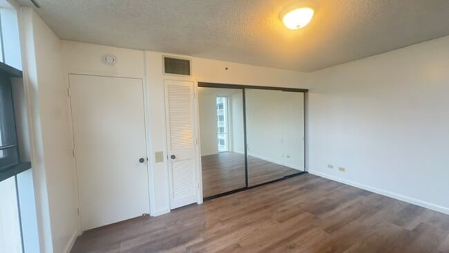 Building Photo - HONOLULU PARK PLACE - Newly Renovated Spacious 1 Bedroom, 1 Bathroom, 1 Parking & Lanai!