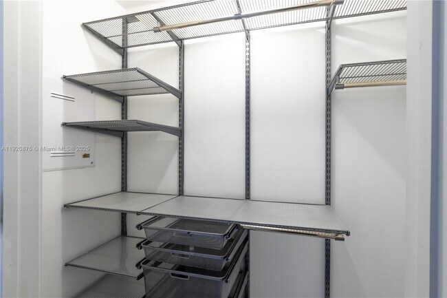 Building Photo - 1010 Brickell Ave