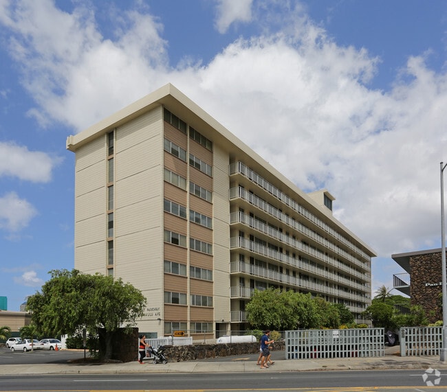 Building Photo - Holiday Parkway