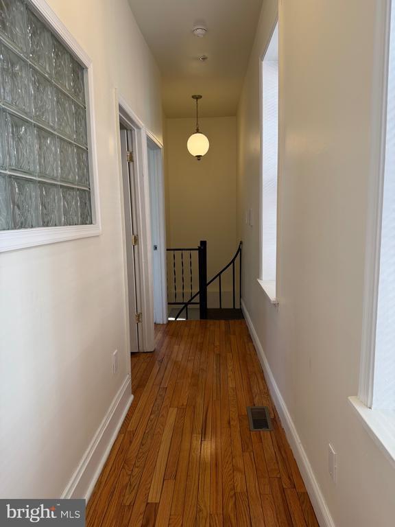 Building Photo - 922 S 49th St