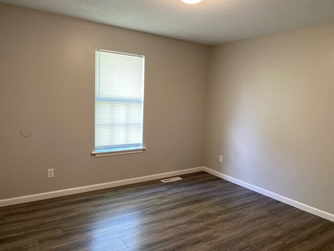 Building Photo - 19 Foxboro Cv