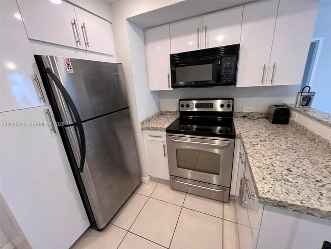 Building Photo - 3505 S Ocean Dr