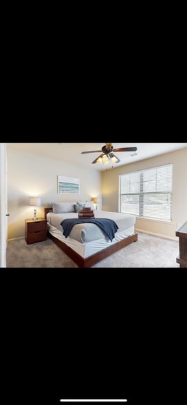 Building Photo - 901 Charo Pky