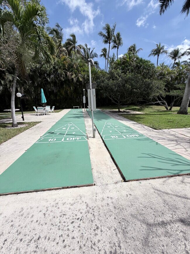 Building Photo - 1000 NE 14th Ave