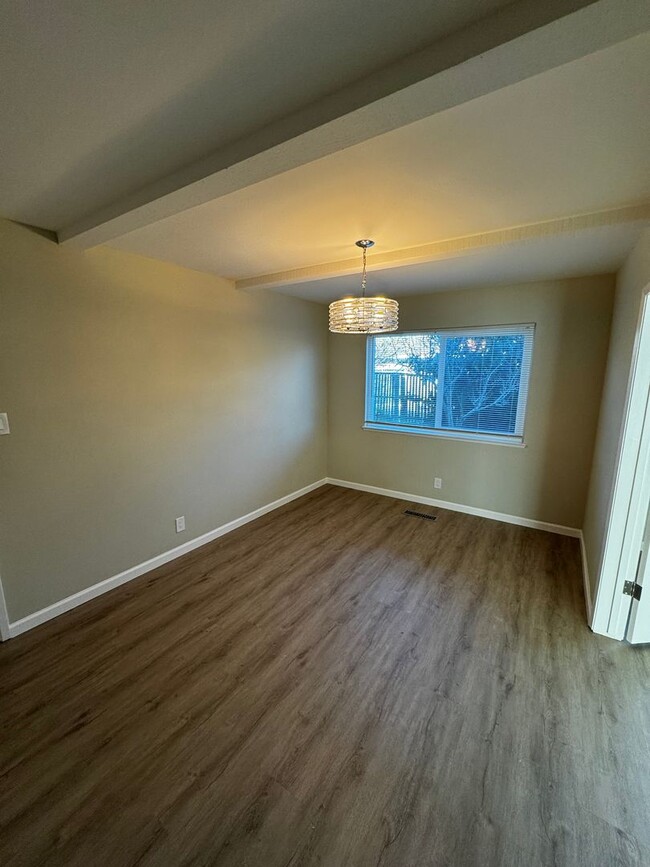 Building Photo - Updated Foster City Home - Great Location!