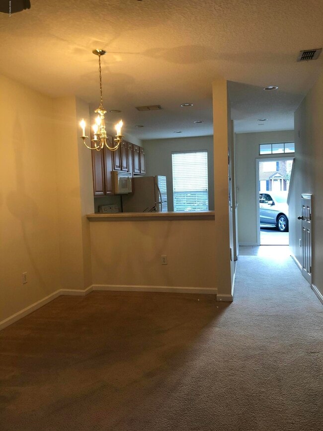 Building Photo - 1521 Fieldview Dr