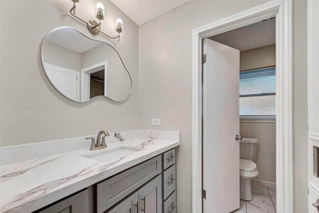 Building Photo - 25503 Foxbriar Ln